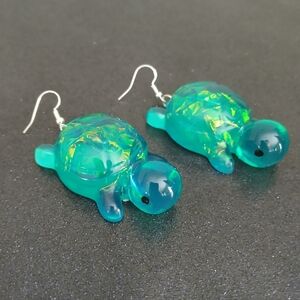 Kitsch green iridescent crystal turtle dangle earrings sterling silver hooks New